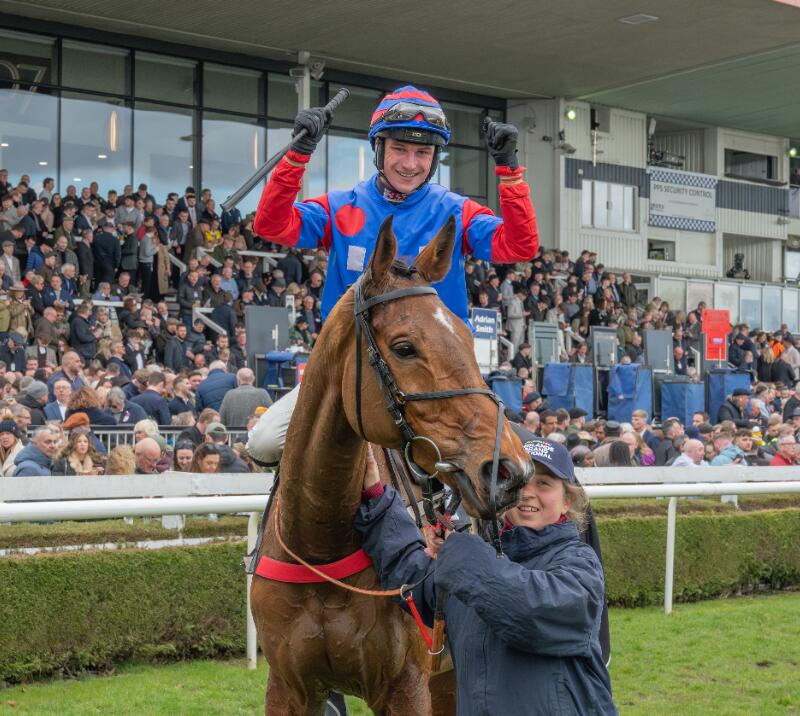 Mr Vango wins the 2025 Jenningsbet Midlands Grand National