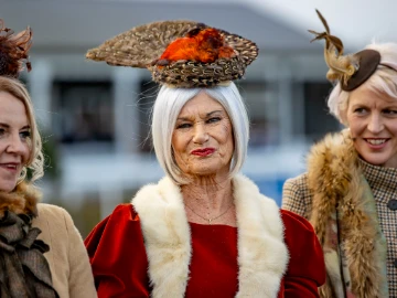 Women at Winter Ladies Day 