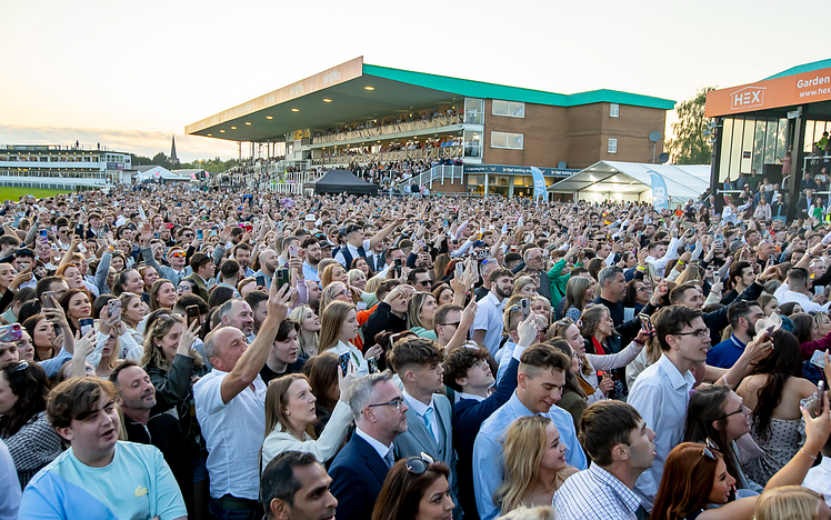 Music crowd at Uttoxeter Racecourse