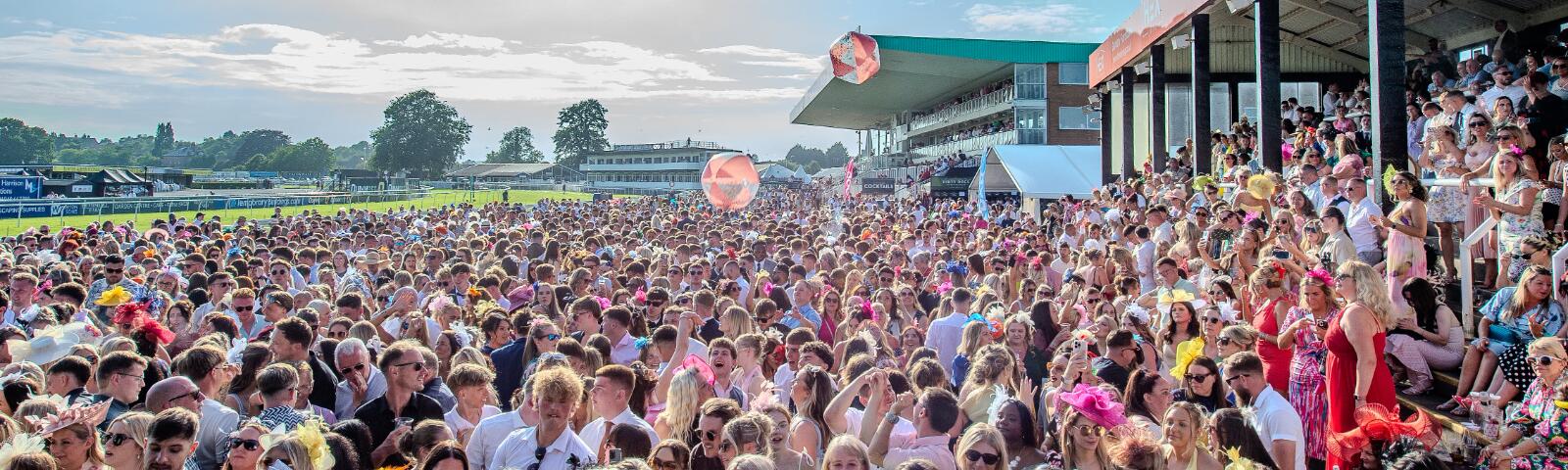 The crowds at Uttoxeter waiting for the live entertainment in the sunshine