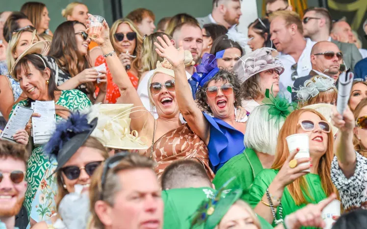 The crowd in the grandstands at Uttoxeter watching the race